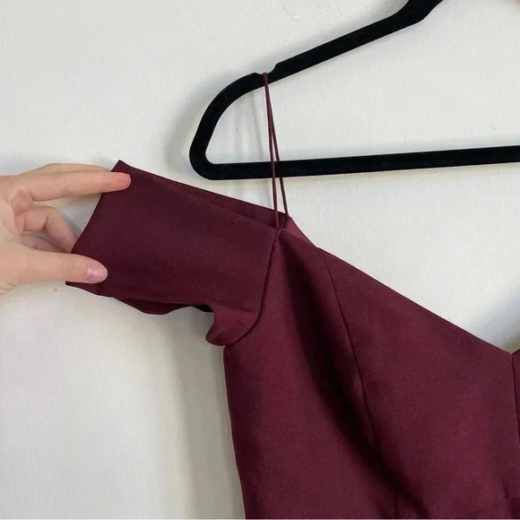 Amsale Off the Shoulder Burgundy Formal Gown Bridesmaid Dress Maroon Ribbing 10 - Picture 4 of 12